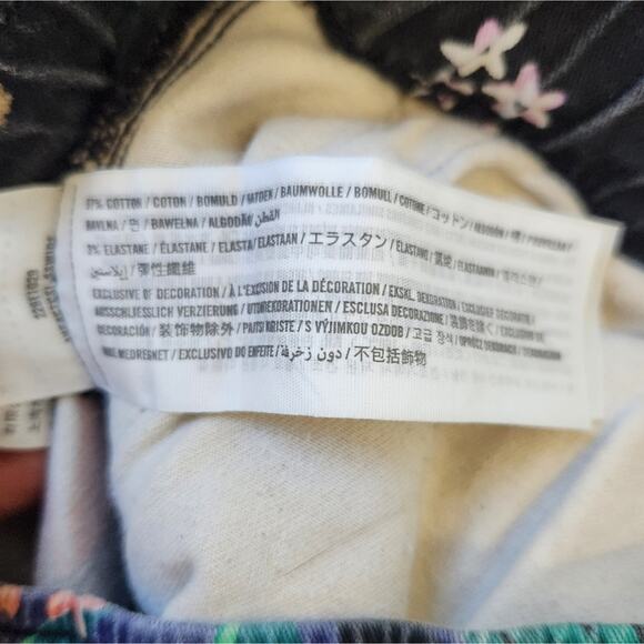 Boys Abercrombie Kids 15/16 black and Hawaiian floral Bermuda shorts. - Picture 4 of 7